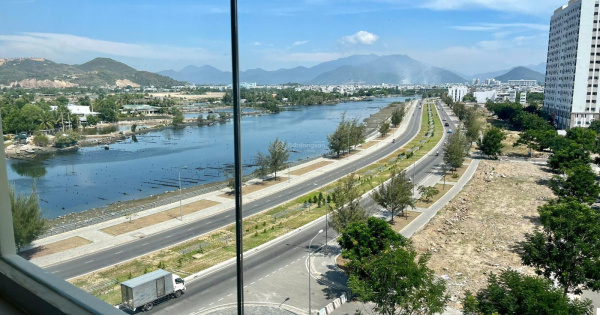 Cho thuê căn hộ nội thất sang trọng 2 phòng ngủ, view sông đẹp mỹ mãn, 12 tr/tháng