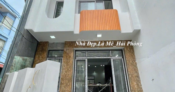 Mở bán căn nhà 4 tầng dt 60m HỒ SEN PHỐ . Nhà xây độc lập có sân cổng riêng .