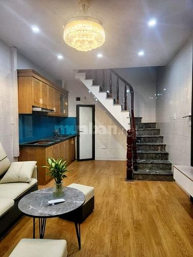 KIM GIANG 5 tầng ở Ngay, 50m oto dừng đỗ, 28m2 giá 3.8 tỷ sđcc