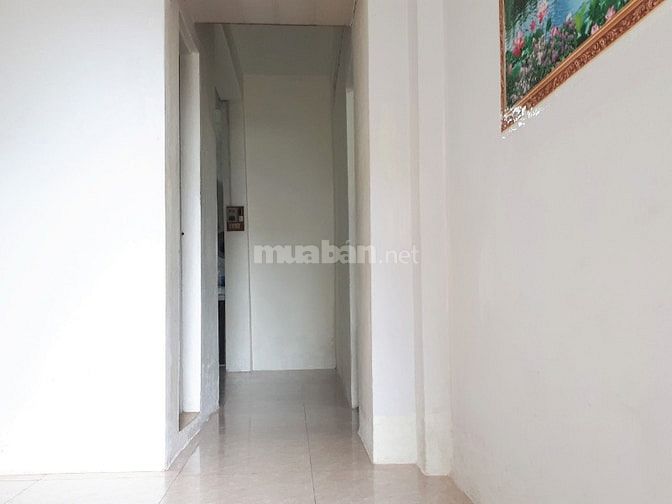 Cho thuê căn hộ 40m2, 1PN 1PK 1PB 1WC, tầng 3 chung cư hướng Đông