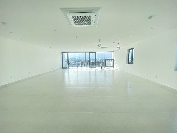 VP cho thuê trống 100m2/sàn, trống suốt,đầy đủ tiện nghi tại Núi Thành