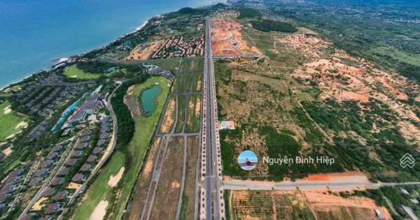 Bán 300m2 dãy B mặt tiền đường xuống biển Phạm Thanh Tùng dự án Diamond Bay Phan Thiết