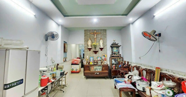 Nhà mặt tiền Phạm Văn Thuận. DT: 160m2 (nhà nở hậu). Giá 13,9 tỷ thương lượng. Gần chợ Tân Mai