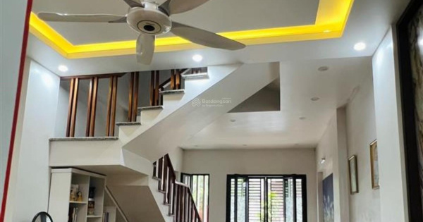 Bán căn nhà 40m2 ngang 4m cực đẹp tuyến 2 khu tái định cư Thế Lữ. Liên hệ 0936 577 ***