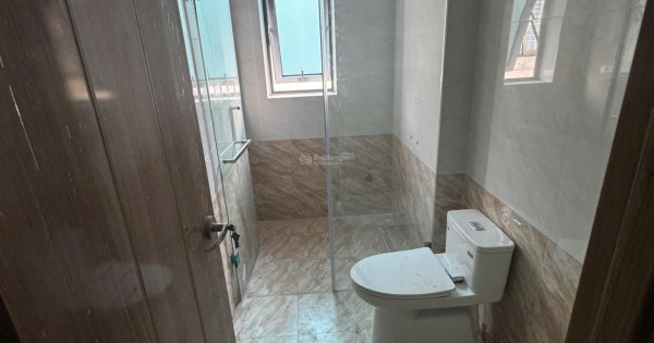 Bán nhà Hoàng Mai oto 7 chỗ vào tận nhà DT: 65m2. LH: 0961 812 ***