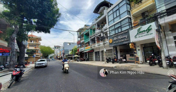 Cần bán nhanh nhà 3 tầng mặt tiền đường Ngô Gia Tự, phường Phước Tiến, Nha Trang giá chỉ 11,5 tỷ