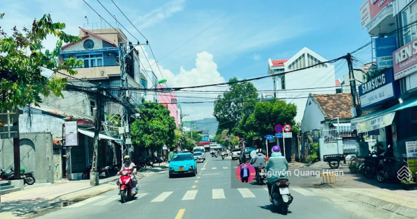 Bán nhà mặt tiền đường Vân Đồn Nha Trang gần biển giá rẻ