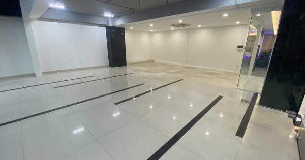 Chuyển nhượng Mặt bằng Tầng trệt 236-270m2 Tòa Nhà Văn Phòng full kính