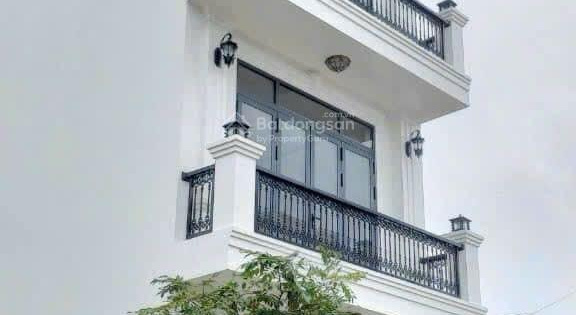 Bán nhà 2 lầu sân thượng đường số 4 Văn Hoá Tây Đô 5x17.75- Giá 5.5 tỷ