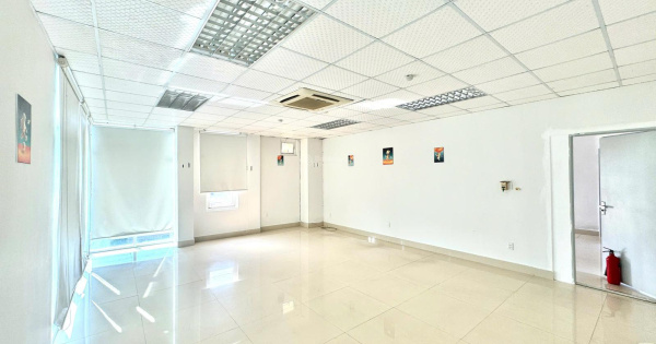 Văn phòng 43 m2 chỉ 7,5 tr khu vực trung tâm, miễn phí OT. Lh: OFFICE DANANG 0935 999 ***