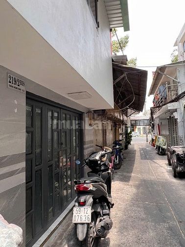 Bán nhà 219/ Trần Hưng Đạo, p.Cô Giang, Q1 hẻm thông, 2 lầu, 4,65tỷ