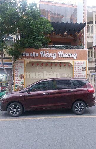 Bán Nhà mặt tiền 8x18m, 3 tầng, sân rộng, ngay trung tâm quận, 28,3tỷ