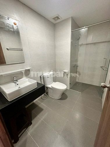 Cho thuê căn góc 2 view hồ bơi mát mẻ ở liền 76m2