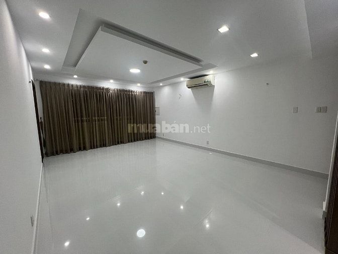 Bán gấp căn hộ Hùng Vương Plaza sổ hồng riêng: 116m2, 3PN có suất ô tô