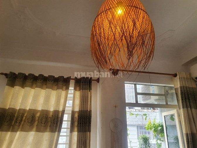 Cho thuê căn hộ dịch vụ ban công hướng Đông, decor đẹp