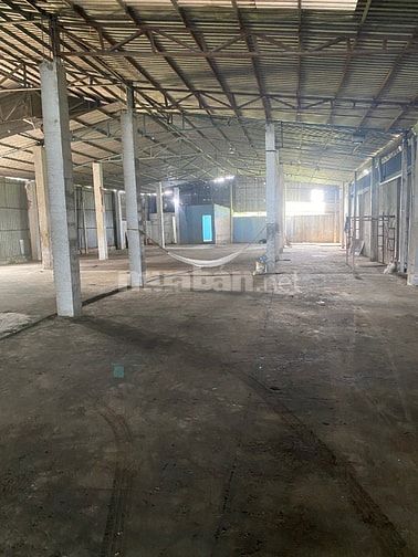 Cho thuê 600m2 kho đầy đủ văn phòng, điện 3 pha