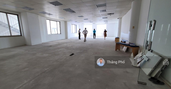 Cực rẻ - đủ diện tích: 45-60-100-200-500m2. Giá thuê 195.000đ/m2/tháng. Fit out 20 ngày hoặc hơn