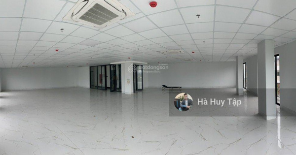 Cho thuê văn phòng ngõ 23 Lê Văn Lương, Q Thanh Xuân diện tích 120m2 giá 18 triệu/th. Lh 0394 059 ***