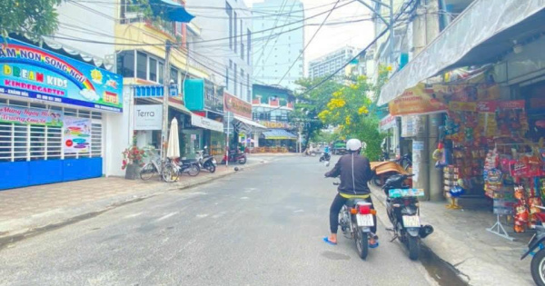 Bán nhà trung tâm thành phố Nha Trang, giá rẻ, kinh doanh buôn bán, gần biển