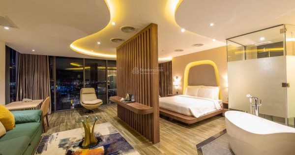 Cần bán khách sạn Nha Trang, đường biệt thự, 142m2, 18 tầng 44 phòng, đầy đủ tiện ích, 75 tỷ