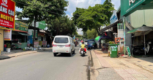 Kẹt tiền ngân hàng cần bán gấp nhà mặt tiền Dương Đình Hội 10*30m giá bán gấp. LH 0938 909 ***