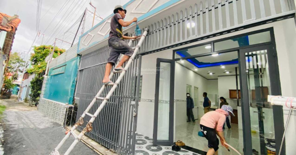 Nhà 62,4m2. Giá: 2tỷ190 (bank 1.5 tỷ cần 700 triệu có nhà) LH: 0909 290 ***