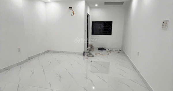 Chính chủ cần bán nhà 60m2x2tầng độc lập phố Hồ Sen. Gần KS Công Đoàn chỉ 2,15 tỷ LH 0969 252 ***