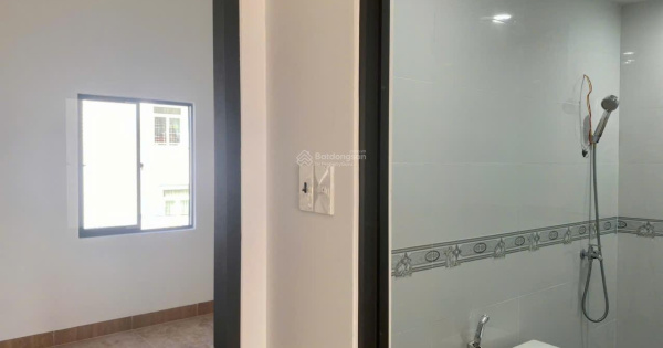 Bán nhà 3 tầng hẻm ô tô 5m - Hòn Sện - P. Vĩnh Hoà - TP. Nha Trang. DT 40m2, DTSD 120m2, giá 2,8 tỷ