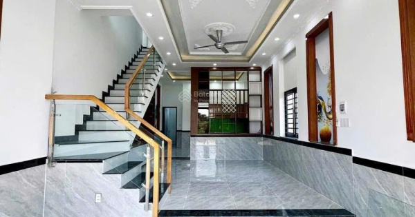 Chính chủ gởi bán nhà 1trệt 1lầu. DTSD 140m2 có sân đậu xe hơi P. Bửu Hòa - Biên Hòa. Giá 2,9 tỷ