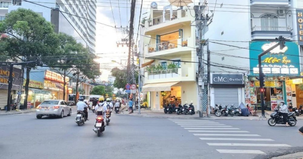 Cần bán nhà mặt phố giá 9,5 tỷ VND tại Nha Trang