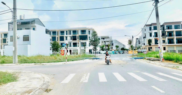 Sài Gòn Village - Long Hậu, mặt tiền đường số 1 (LG 15m). Nền sạch đẹp hướng Nam giá 1tỷ950