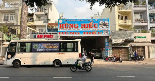 Cần bán nhà mặt tiền đường 78 Hùng Vương, P1, quận 10. Tiếp giáp với Quận 1, Quận 3, Quận 5