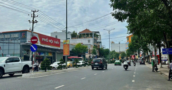 Hàng hiếm, BÁN NHÀ 2 TẦNG, MT ĐƯỜNG 23/10 ĐỐI DIỆN LOTERI MART, 189M2, NGANG 6M, GIÁ CHỈ 12,5 TỶ.