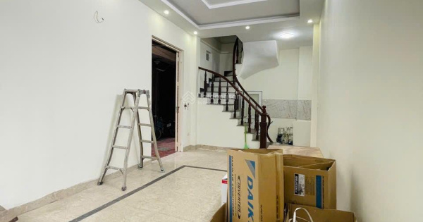 Cho thuê nhà riêng 30m x 5 tầng , kinh doanh nhỏ phố Hoàng Mai