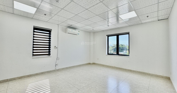 Văn phòng 30 m2 cực thoáng chỉ 6 tr/tháng đường XVNT. LH: OFFICE DANANG 0935 999 ***