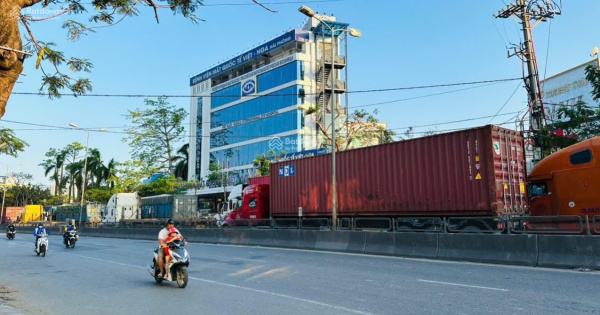 Bán đất 1073m2 mặt đường Nguyễn Văn Linh. Full thổ cư. Chỉ 39,5 tr/m. Liên hệ Em Phương 0978 874 ***