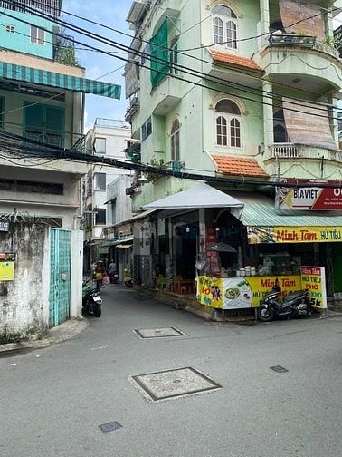 Cho thuê mặt bằng căn góc 2 mặt tiền, Phan Xích Long, P. 1, Phú Nhuận