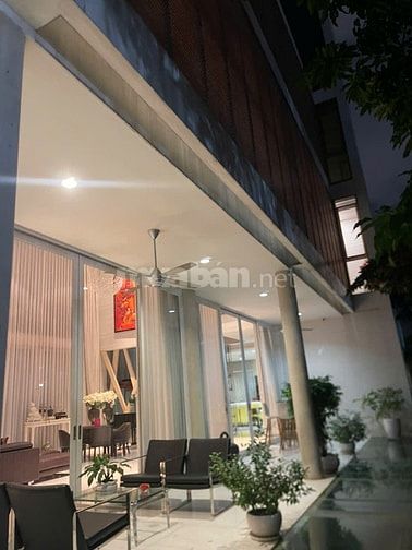 Siêu vila  600m2 Hoàng Việt P4 Tân Bình DT 35 X20m 4 tầng