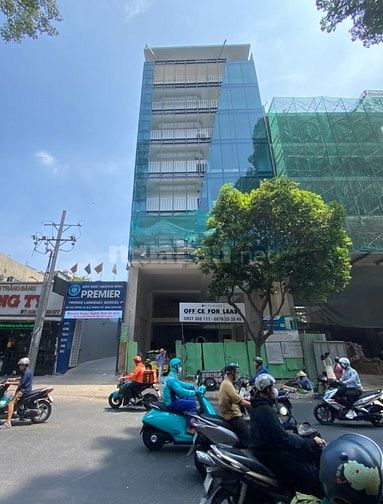 Tòa nhà 102 Cao Thắng, Q3. DT 11x22m, hầm 8 tầng