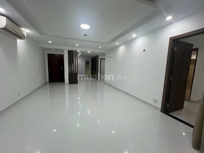 Chủ nhà bán gấp căn hộ Hùng Vương Plaza DT 130m2, 3PN, 3WC có sổ hồng