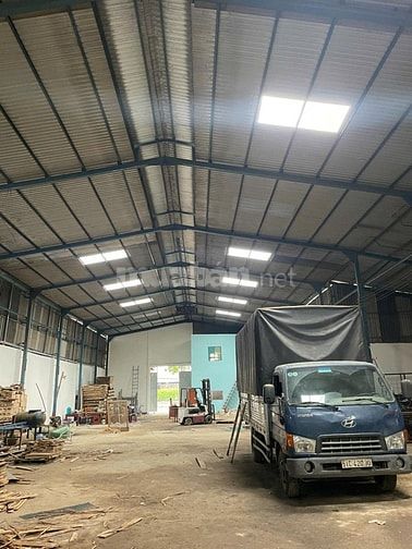 Cho thuê kho Xưởng mặt tiền đg QL1A  an Phú đông Q12 DT 900 m2 75tr