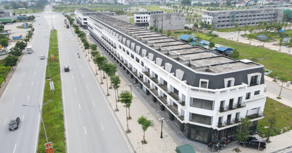 Cần bán nhanh căn Shophouse 298m2x4 tầng, tại dự án Yên Bình Green City Phổ Yên. Giá 5,7 tỷ bao phí