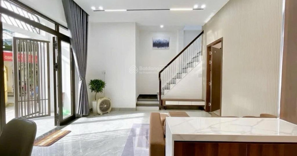 Hoàng Diệu - Hải Châu, diện tích 50m2, nhà 2 tầng, có 3 phòng ngủ, ngang 5m - 2.850 tỷ