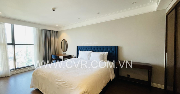 Cho thuê căn hộ 2 phòng ngủ tại Altara Suites Đà Nẵng tầng cao, view Núi Sơn Trà, cầu Thuận Phước