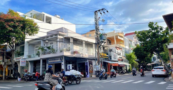 Căn góc ngã tư Hồng Bàng - Tân Lập, khu bàn cờ Nha Trang.
2 Mặt tiền đường lớn.