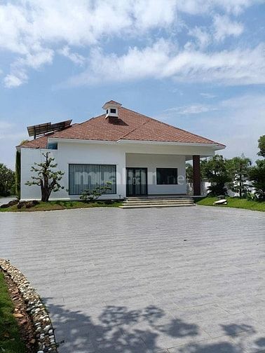 Bán Villa Long An cạnh Tphcm 3000m2, sân 
vườn,ao cá tuyệt đẹp chỉ 27