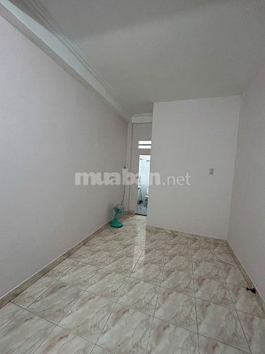 Phòng cho 1-2 nữ thuê, giá 2.9 triệu/tháng, rộng 16m2, có lối đi riêng