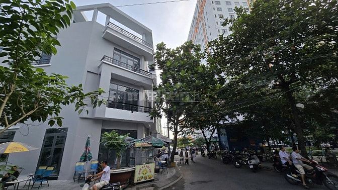 Cho thuê nhà 2 mặt tiền, đường số 3, KDC Bông Sao, quận 8