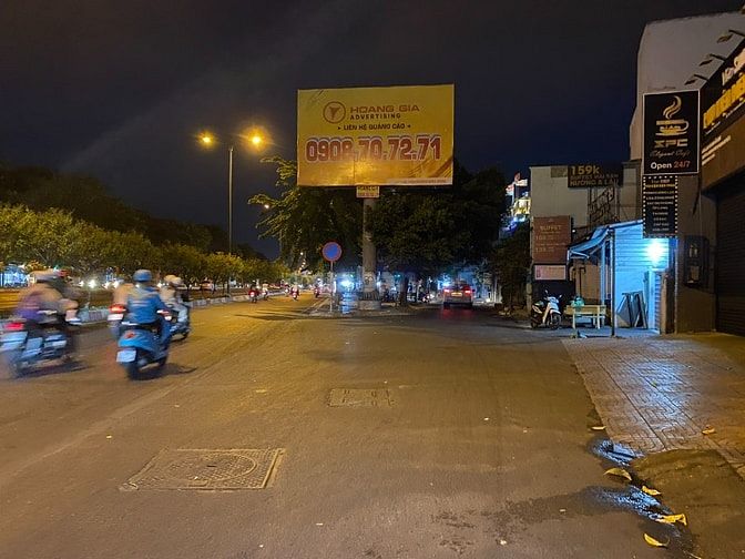 Quầy hàng ăn uống trong khuôn viên mặt tiền Phạm Văn Đồng Gò Vấp