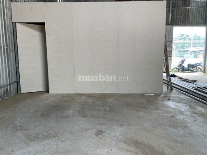 Kho xưởng 240m2 , khuôn viên rộng rãi . Tiếp đa ngành nghề .